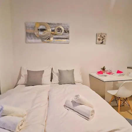 Modern In The Heart Of Appartement Praag